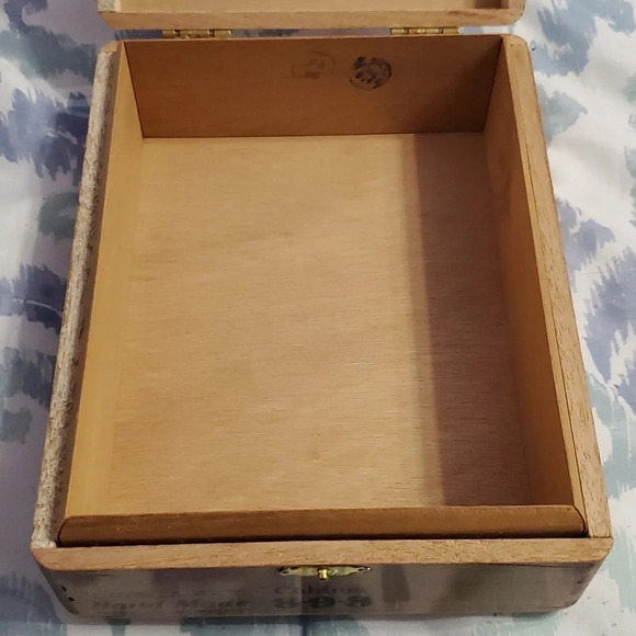Cuesta Rey International Wooden Hinged Cigar Box Empty - Picture 6 of 12